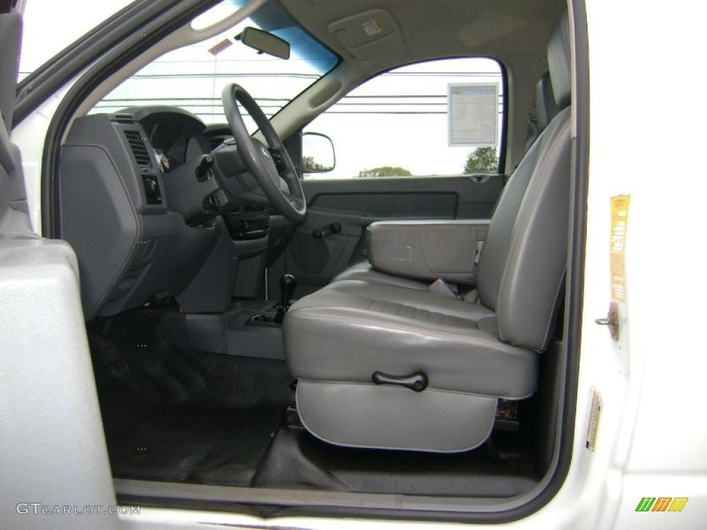 2006 Ram 2500 ST Regular Cab 4x4 Chassis - Bright White / Medium Slate Gray photo #14