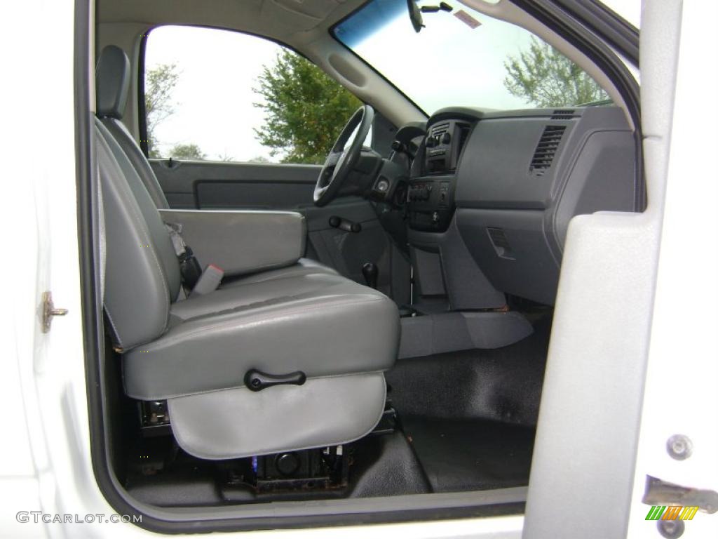 2006 Ram 2500 ST Regular Cab 4x4 Chassis - Bright White / Medium Slate Gray photo #15