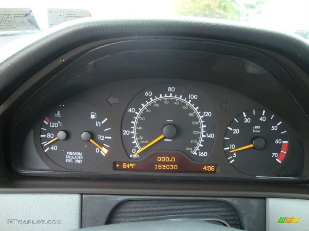 1998 Mercedes-Benz E 320 Sedan Gauges Photo #37599291