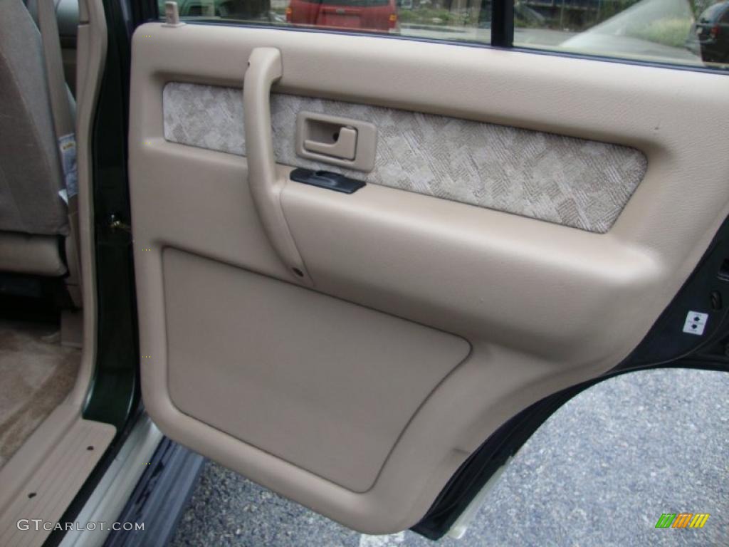 2002 Trooper LS 4x4 - Dragon Green Mica / Beige photo #23