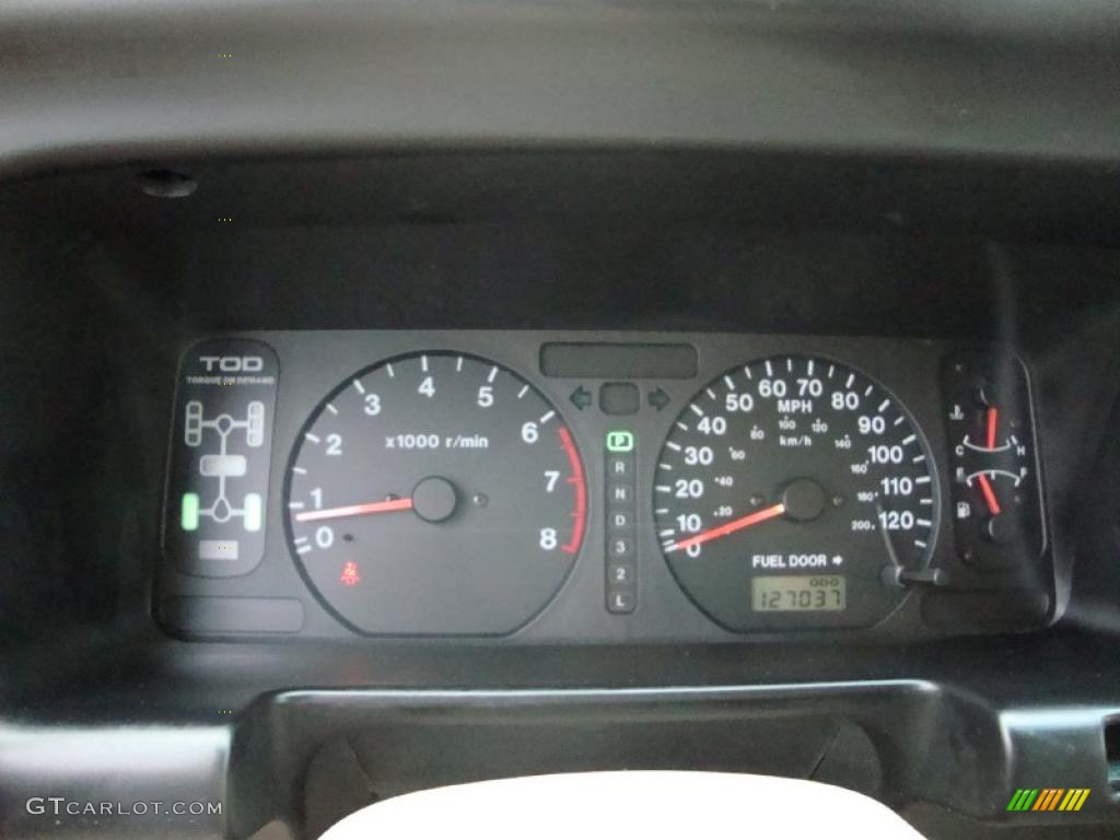 2002 Trooper LS 4x4 - Dragon Green Mica / Beige photo #48