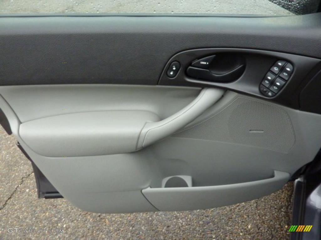 2007 Focus ZX5 SES Hatchback - Liquid Grey Metallic / Charcoal/Light Flint photo #12