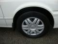 Super White - Camry LE Photo No. 31