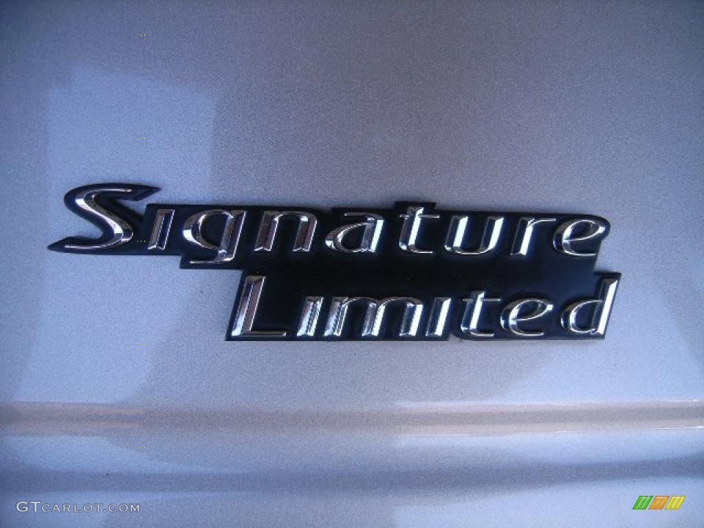 2010 Lincoln Town Car Signature Limited Marks and Logos Photo #37611836