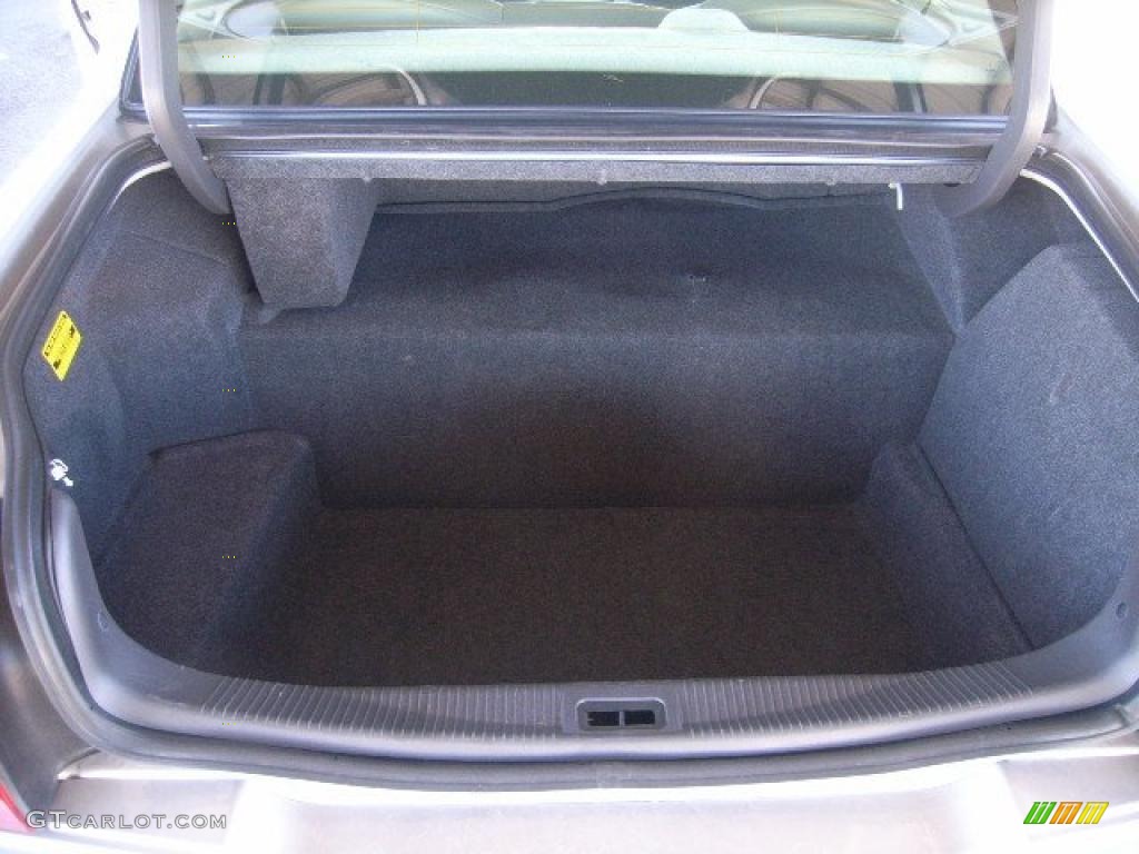 2010 Lincoln Town Car Signature Limited Trunk Photo #37611968