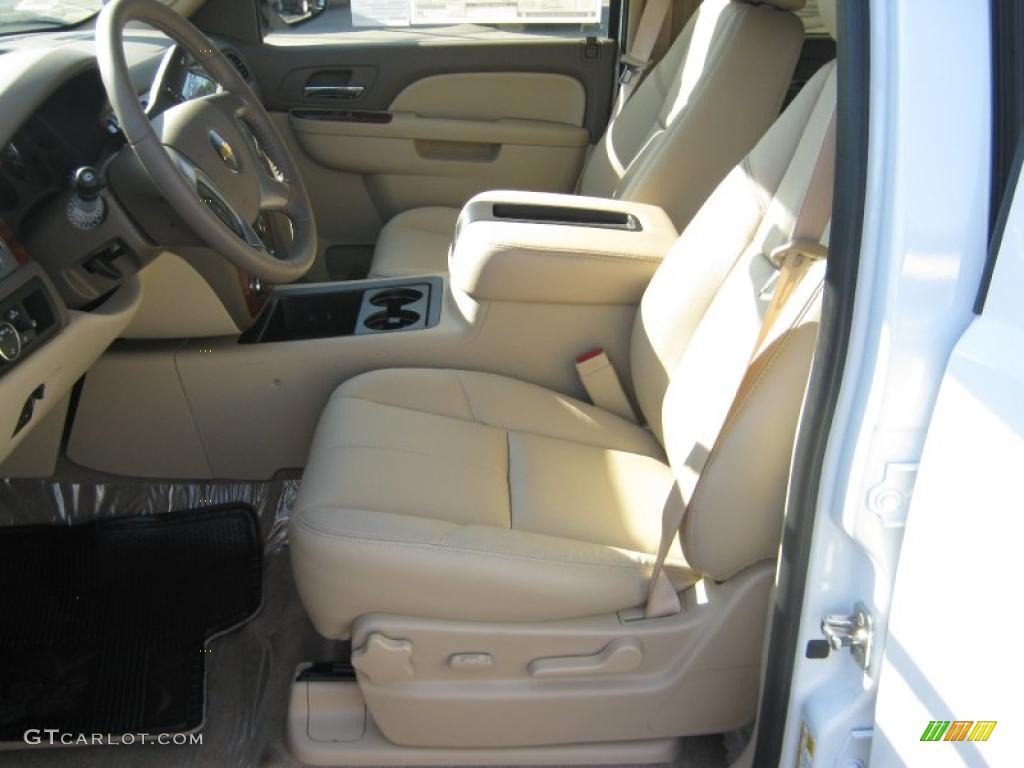 2011 Suburban LT - Summit White / Light Cashmere/Dark Cashmere photo #15