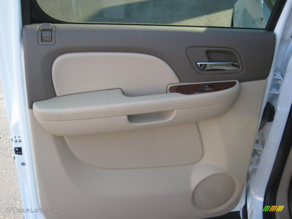 2011 Suburban LT - Summit White / Light Cashmere/Dark Cashmere photo #21