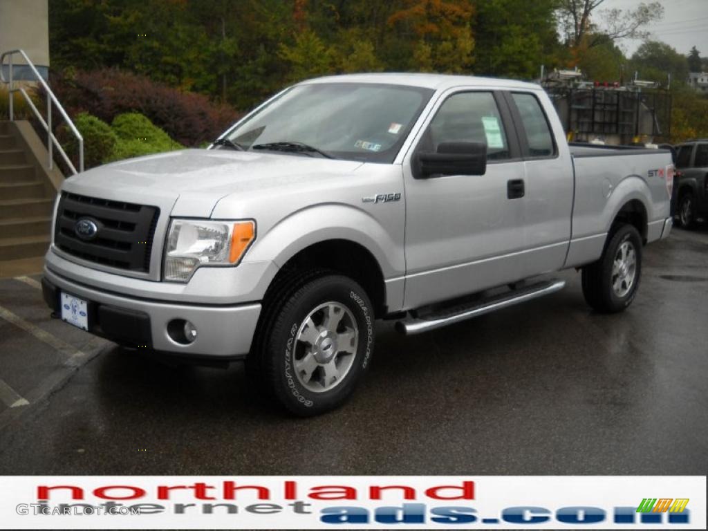 2010 F150 STX SuperCab 4x4 - Ingot Silver Metallic / Medium Stone photo #2