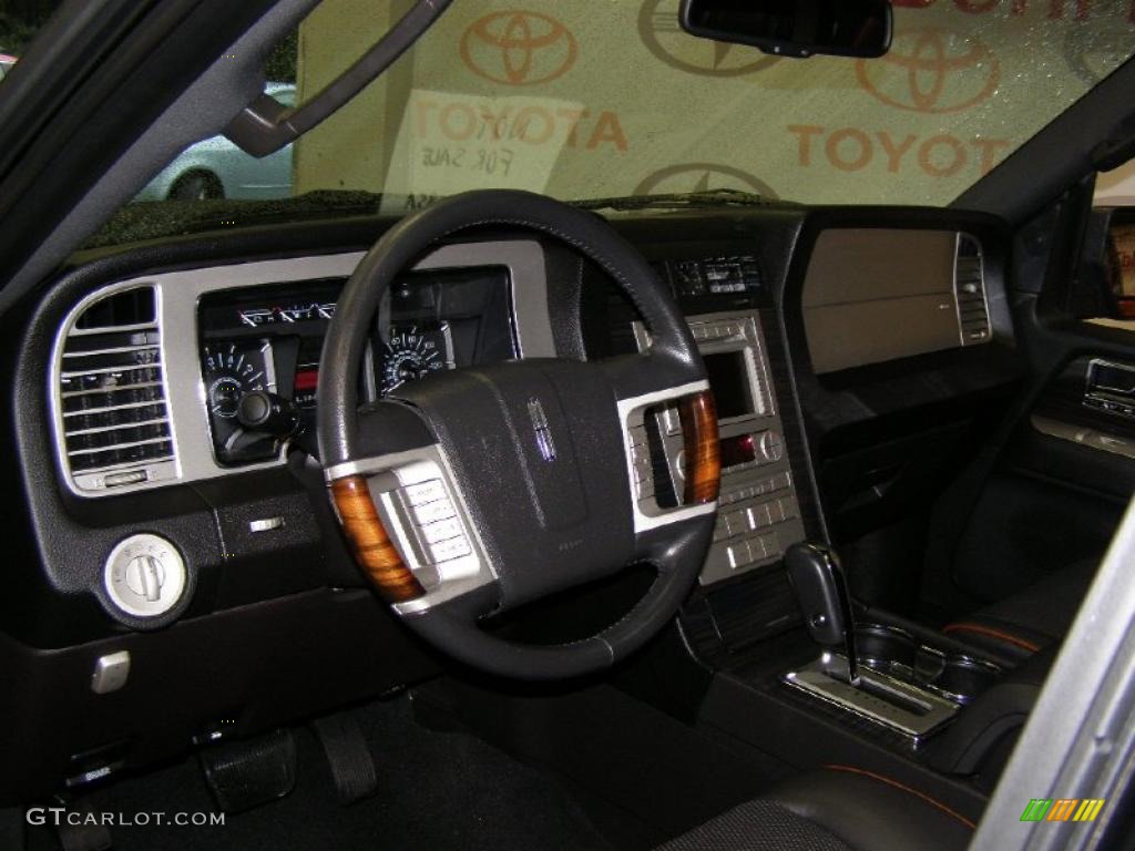 2007 Navigator Ultimate 4x4 - Black / Charcoal/Caramel photo #17