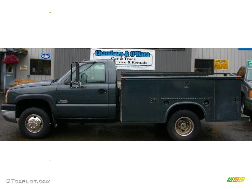 2004 Silverado 3500HD Regular Cab 4x4 Chassis - Dark Green Metallic / Dark Charcoal photo #2