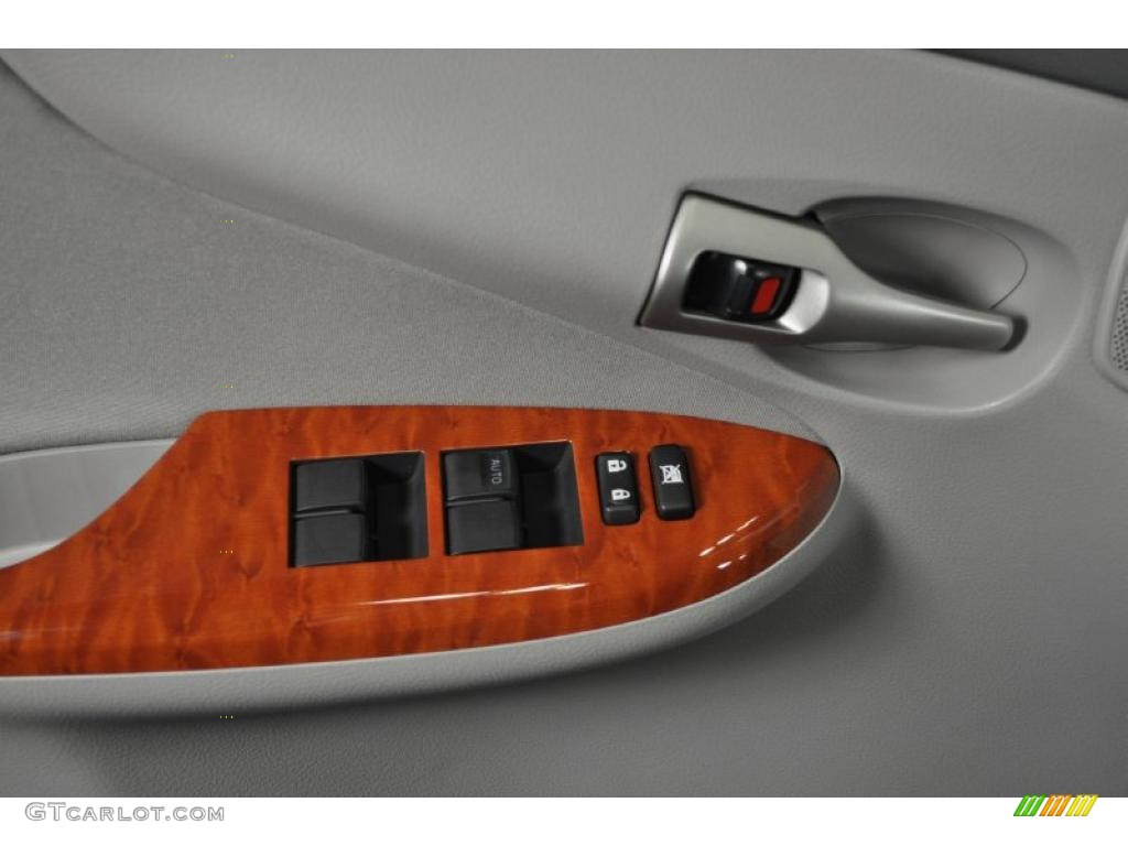 2009 Corolla XLE - Classic Silver Metallic / Ash photo #11