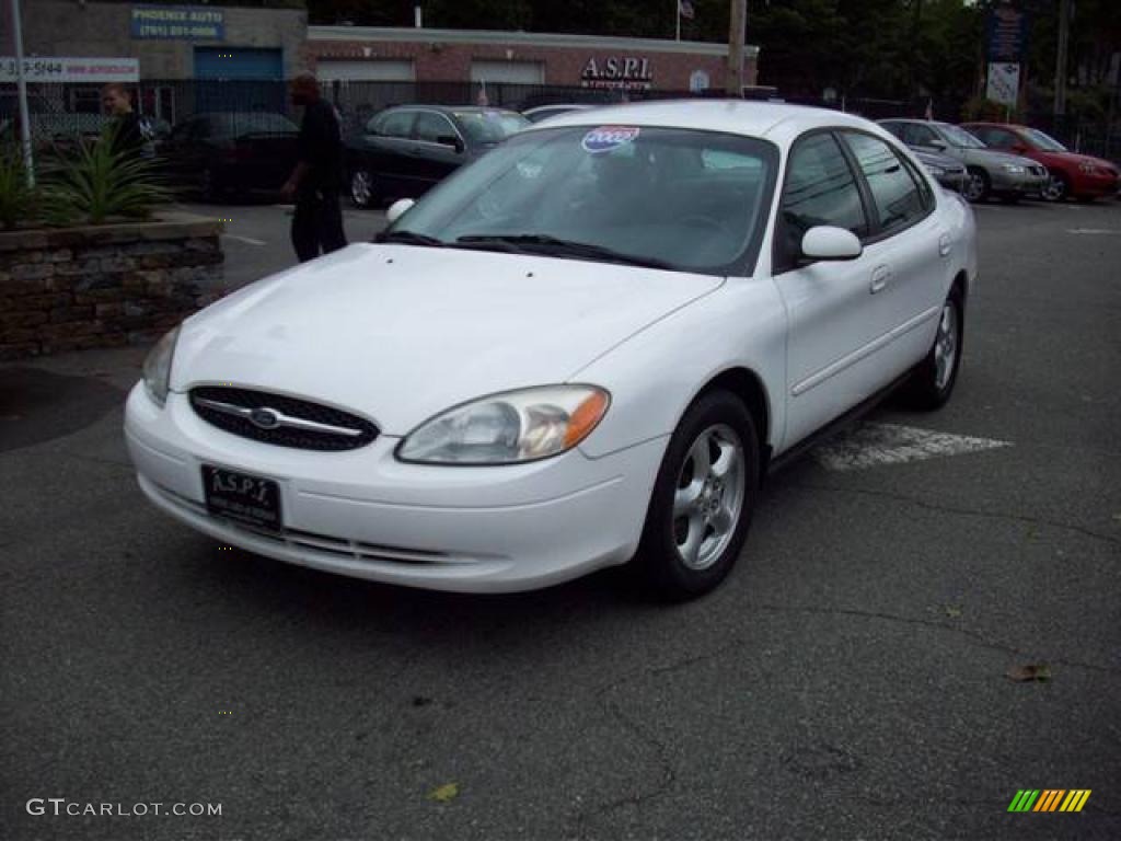 2002 Taurus SES - Vibrant White / Medium Graphite photo #1