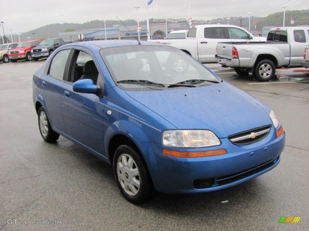 2005 Aveo LT Sedan - Bright Blue Metallic / Gray photo #8