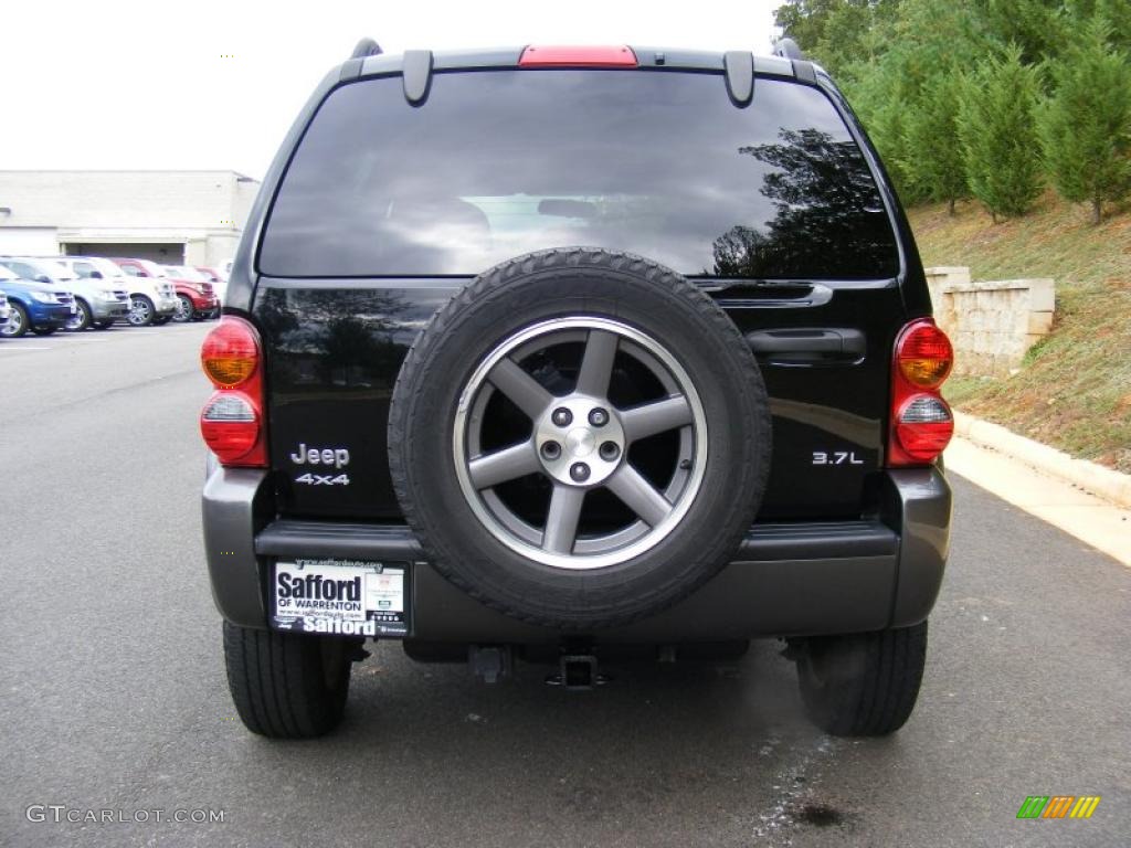 2003 Liberty Freedom Edition 4x4 - Black Clearcoat / Light Taupe/Dark Slate Gray photo #6
