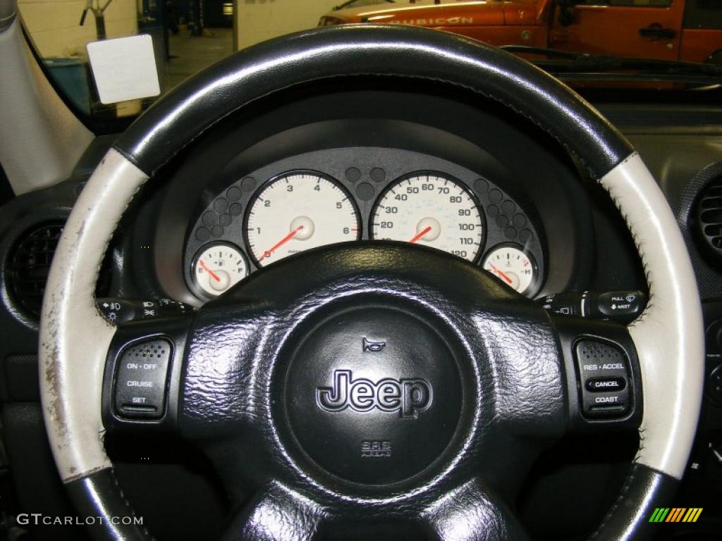 2003 Liberty Freedom Edition 4x4 - Black Clearcoat / Light Taupe/Dark Slate Gray photo #13