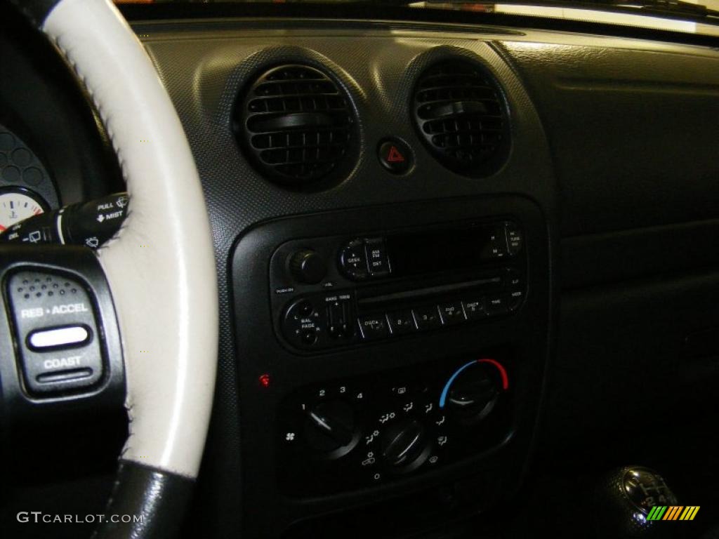 2003 Liberty Freedom Edition 4x4 - Black Clearcoat / Light Taupe/Dark Slate Gray photo #15