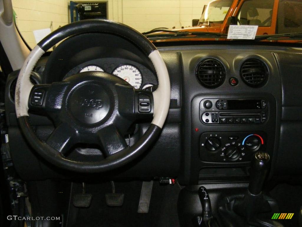 2003 Liberty Freedom Edition 4x4 - Black Clearcoat / Light Taupe/Dark Slate Gray photo #16