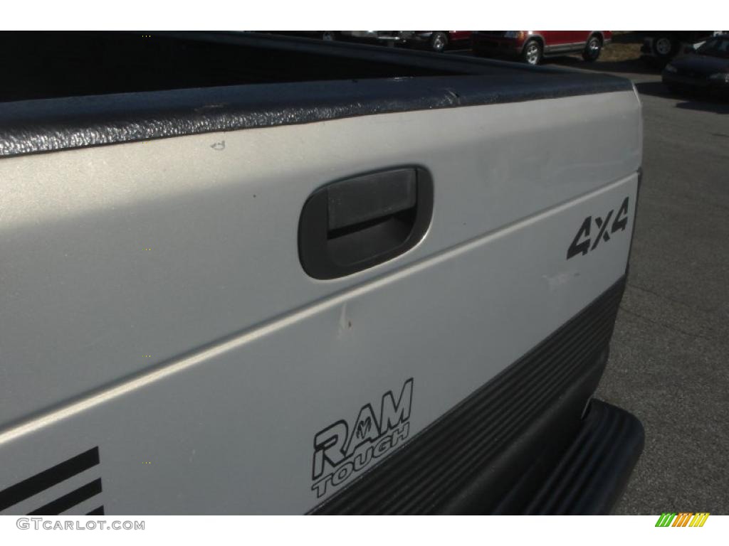 1999 Ram 2500 SLT Extended Cab 4x4 - Bright Silver Metallic / Mist Gray photo #33