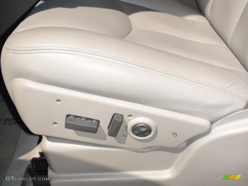 2004 Yukon SLT - Silver Birch Metallic / Neutral/Shale photo #17