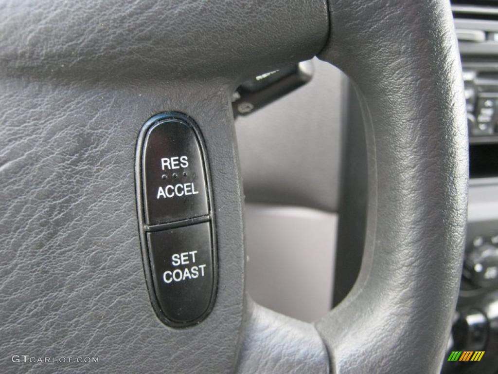 2005 Sedona LX - Ruby Red Metallic / Gray photo #10