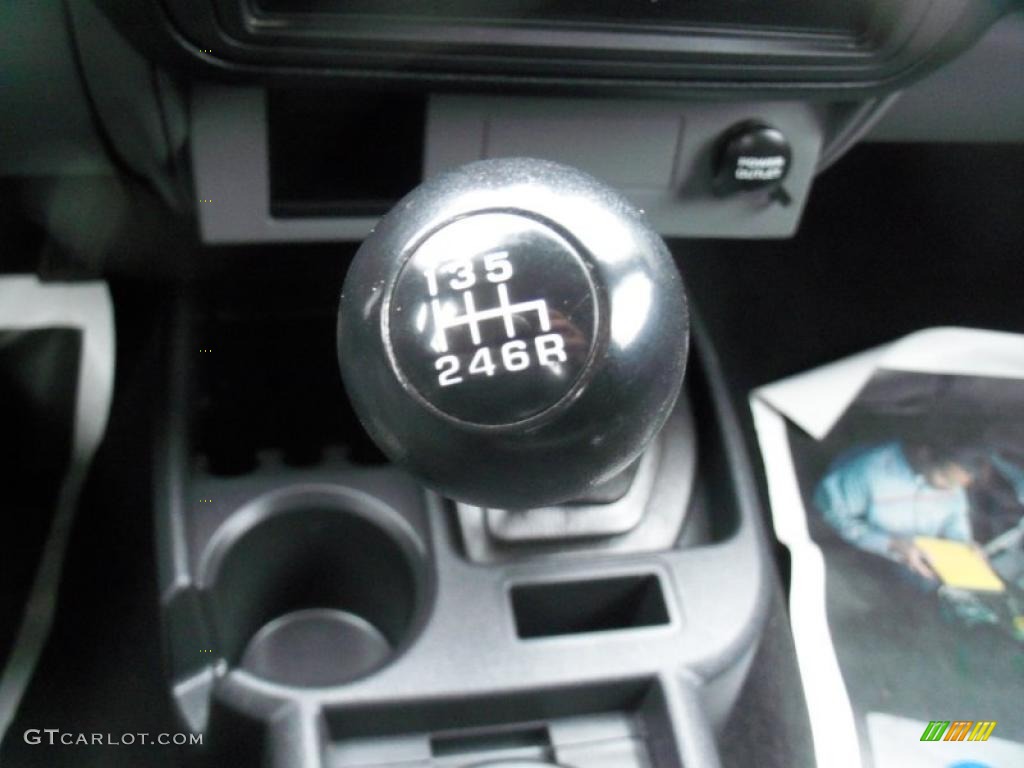 2009 Mitsubishi Raider LS Extended Cab Transmission Photos