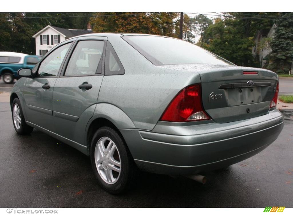 2003 Focus SE Sedan - Liquid Grey Metallic / Medium Parchment photo #2