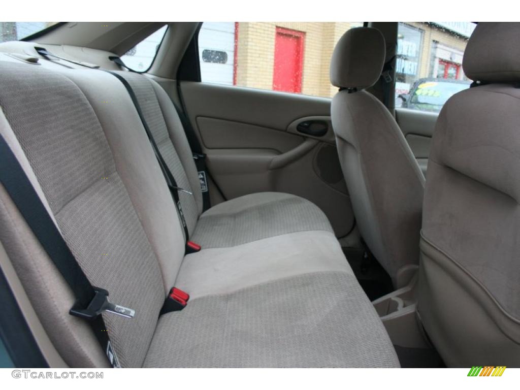 2003 Focus SE Sedan - Liquid Grey Metallic / Medium Parchment photo #11