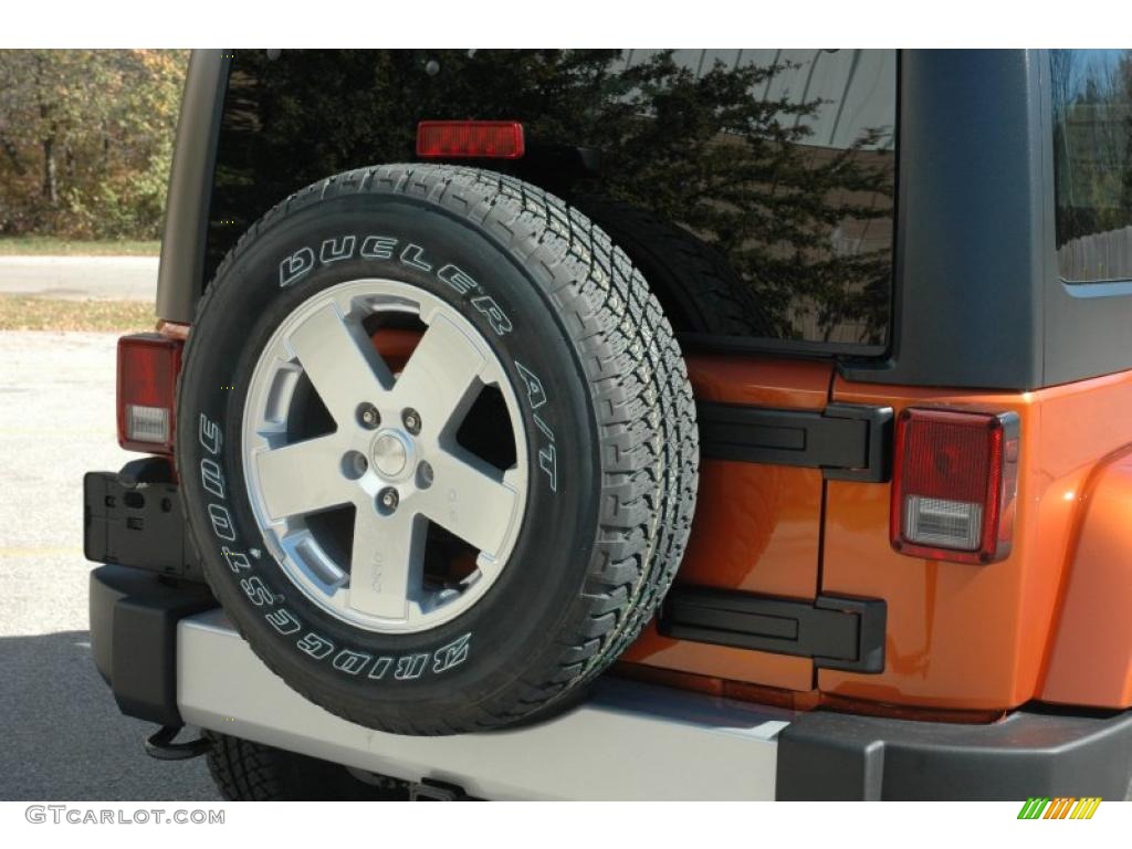 2011 Wrangler Sahara 4x4 - Mango Tango Pearl / Black photo #8