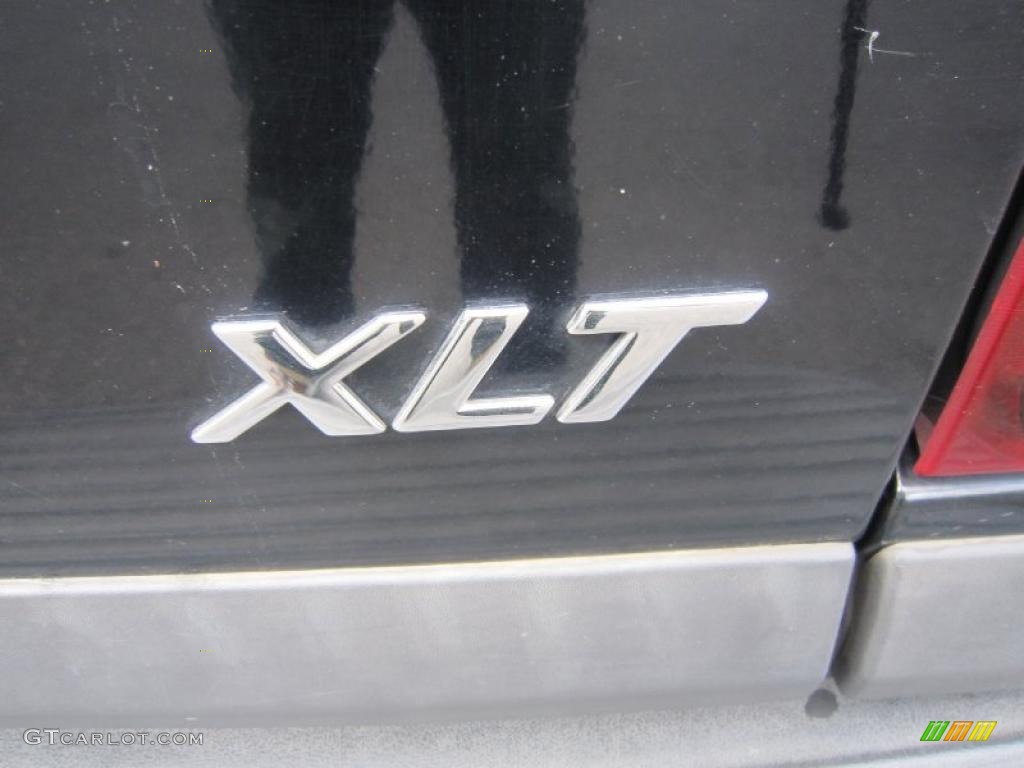 2000 Explorer XLT 4x4 - Black / Medium Prairie Tan photo #27