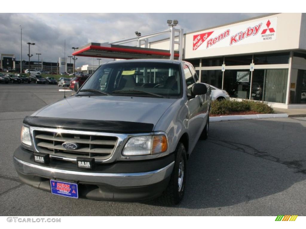 2002 F150 XL SuperCab - Silver Metallic / Medium Graphite photo #2