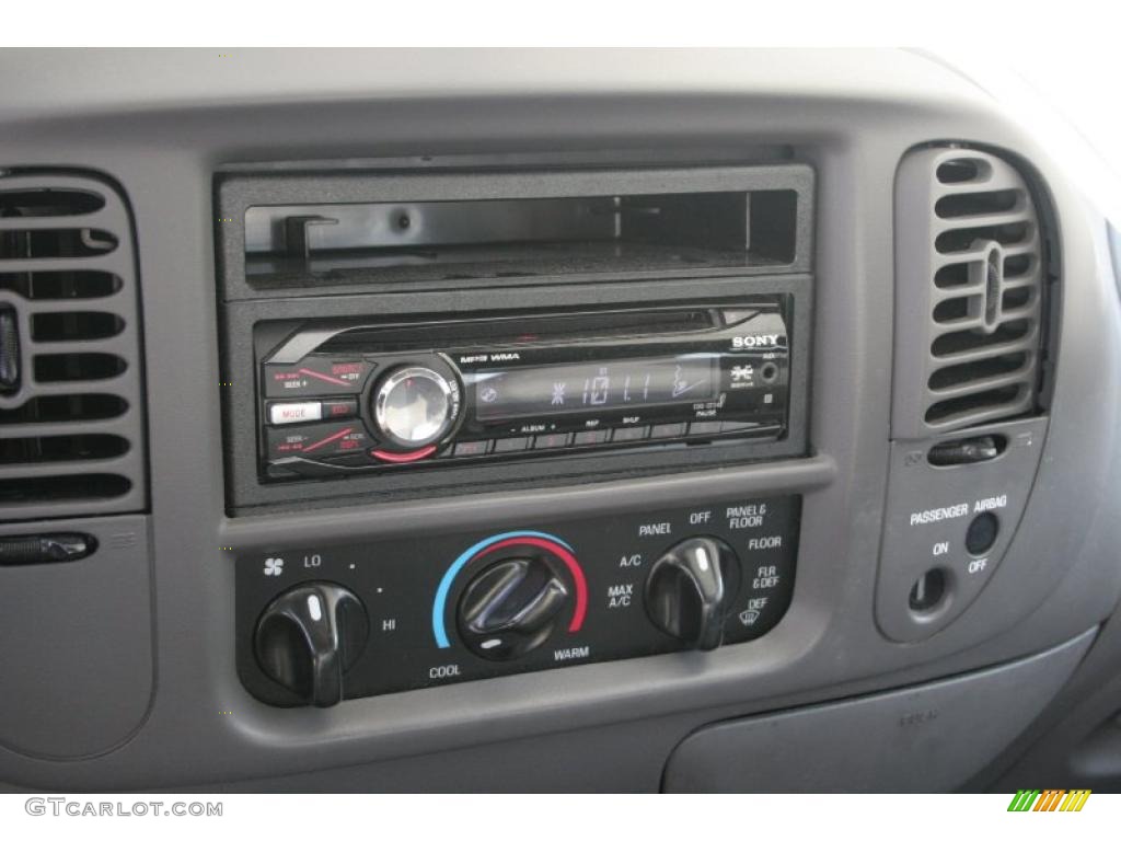 2002 F150 XL SuperCab - Silver Metallic / Medium Graphite photo #12