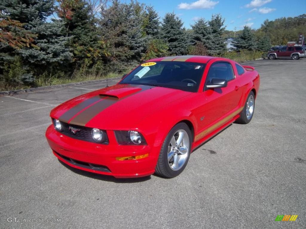 2007 Mustang GT Deluxe Coupe - Torch Red / Dark Charcoal photo #3