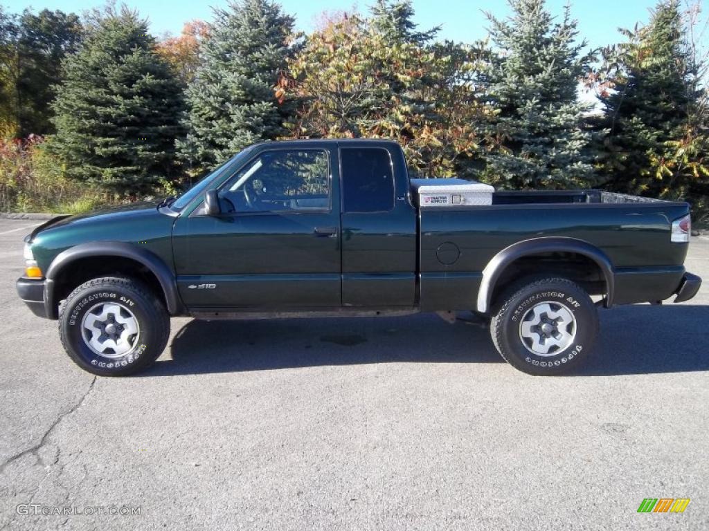 2001 S10 LS Extended Cab 4x4 - Forest Green Metallic / Graphite photo #1