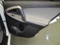 Super White - RAV4 4WD Photo No. 14