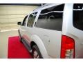 Silver Lightning Metallic - Pathfinder LE Photo No. 8