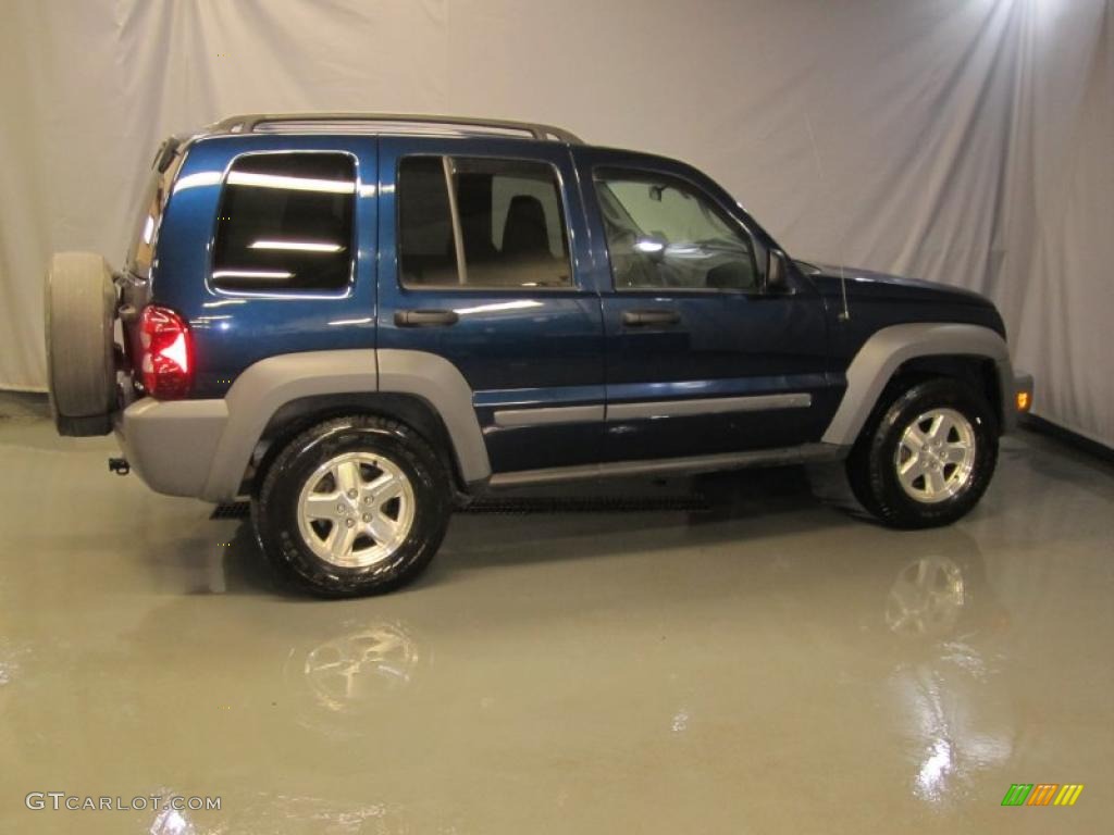 2005 Liberty CRD Sport 4x4 - Patriot Blue Pearl / Medium Slate Gray photo #8