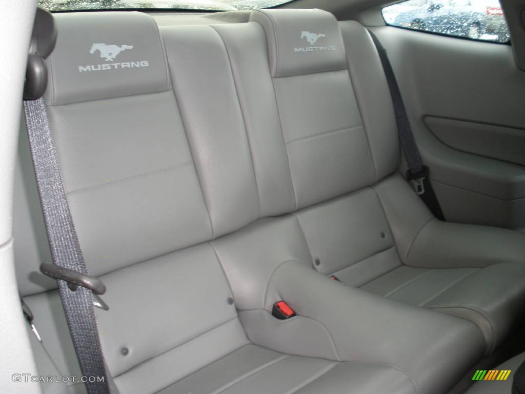 2005 Mustang V6 Premium Coupe - Performance White / Light Graphite photo #20