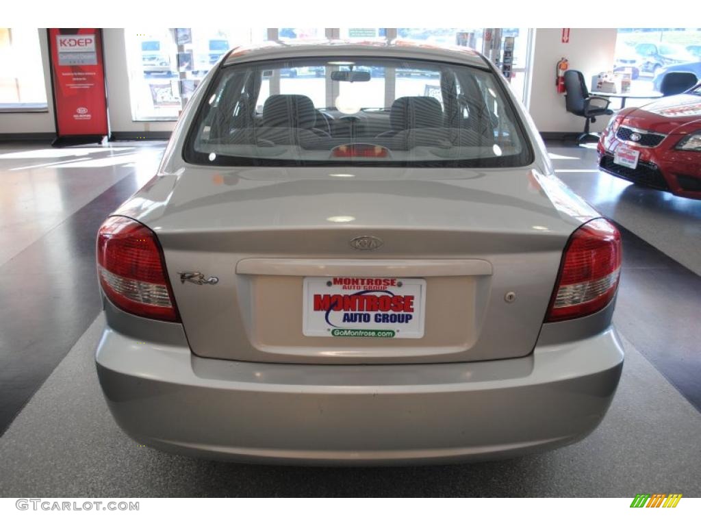 2004 Rio Sedan - Diamond Silver / Gray photo #5