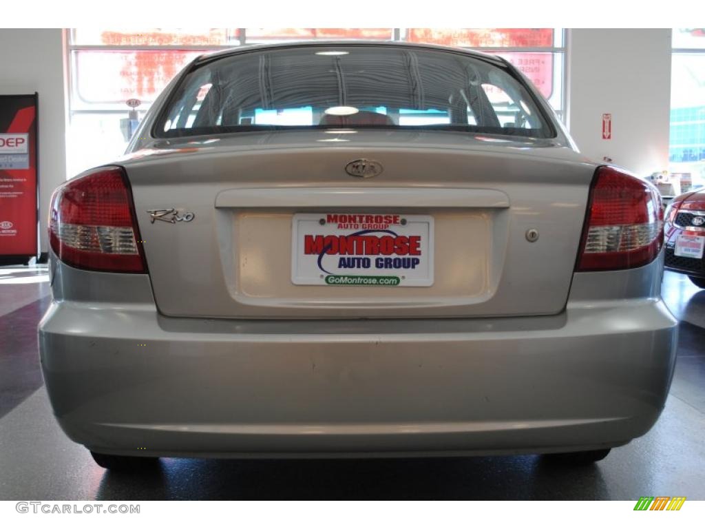 2004 Rio Sedan - Diamond Silver / Gray photo #6