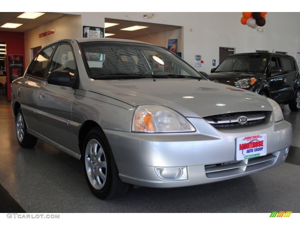 2004 Rio Sedan - Diamond Silver / Gray photo #9