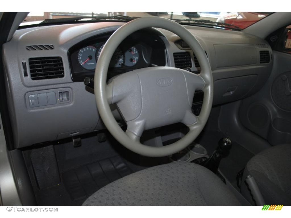 2004 Rio Sedan - Diamond Silver / Gray photo #13