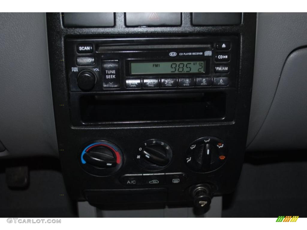 2004 Rio Sedan - Diamond Silver / Gray photo #33