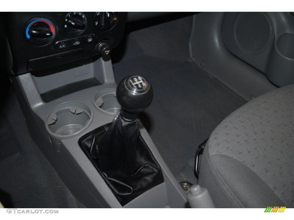 2004 Rio Sedan - Diamond Silver / Gray photo #36