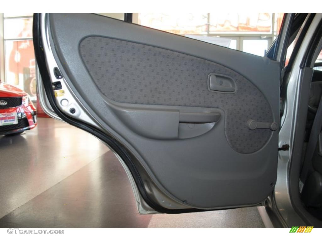 2004 Rio Sedan - Diamond Silver / Gray photo #40
