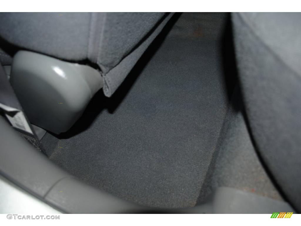 2004 Rio Sedan - Diamond Silver / Gray photo #41