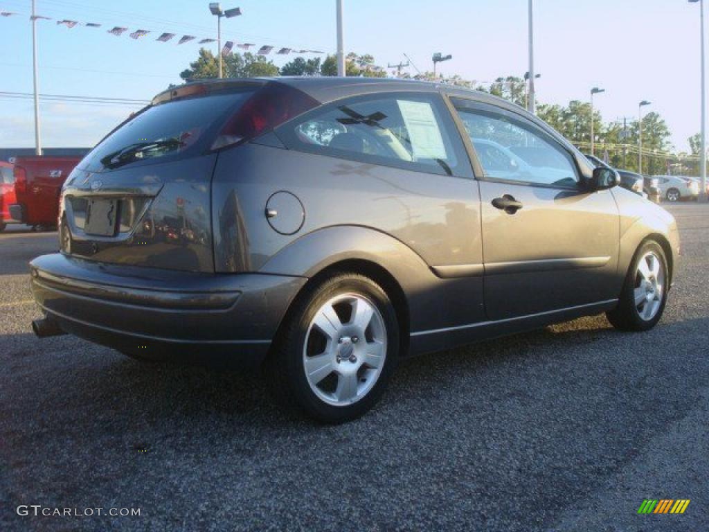 2005 Focus ZX3 SE Coupe - Liquid Grey Metallic / Charcoal/Charcoal photo #4