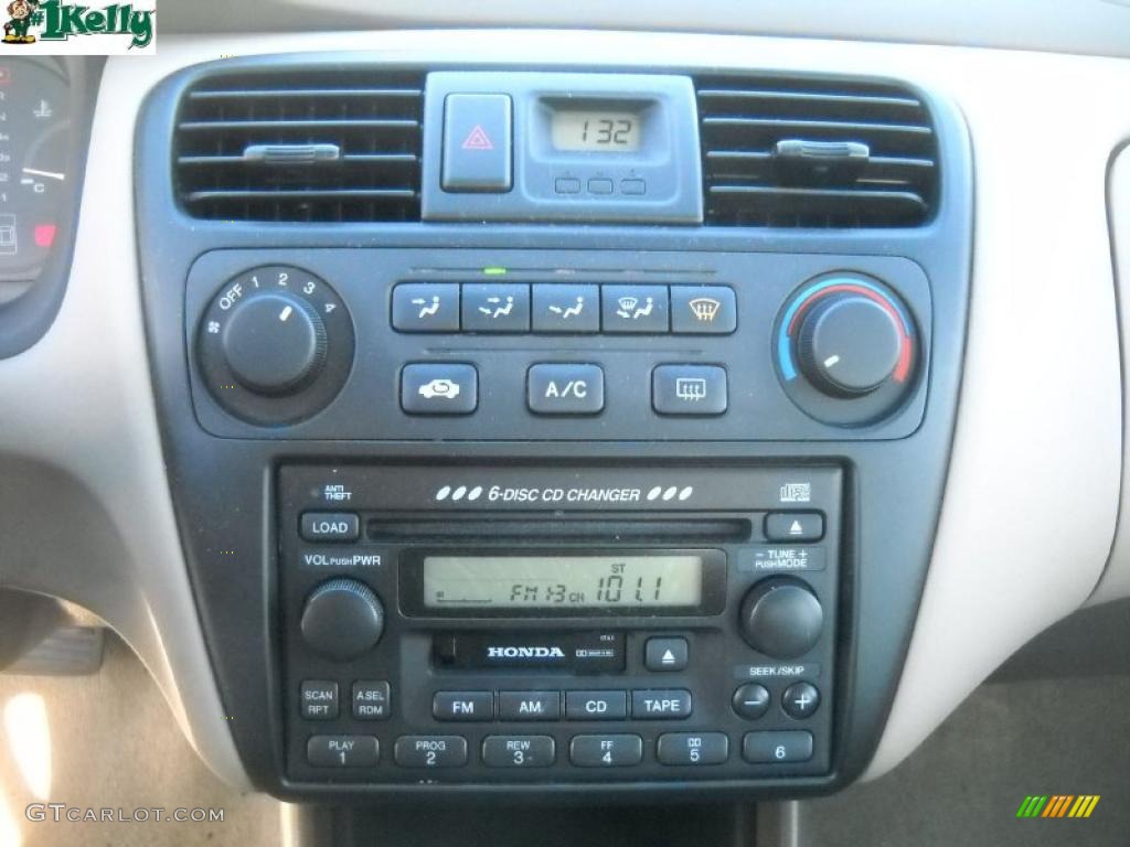 2001 Accord EX Sedan - Taffeta White / Ivory photo #17