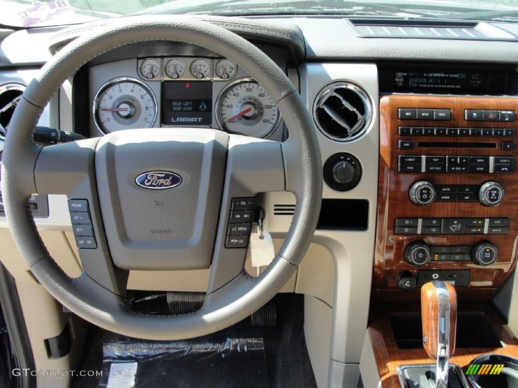 2010 F150 Lariat SuperCrew 4x4 - Dark Blue Pearl Metallic / Tan photo #25