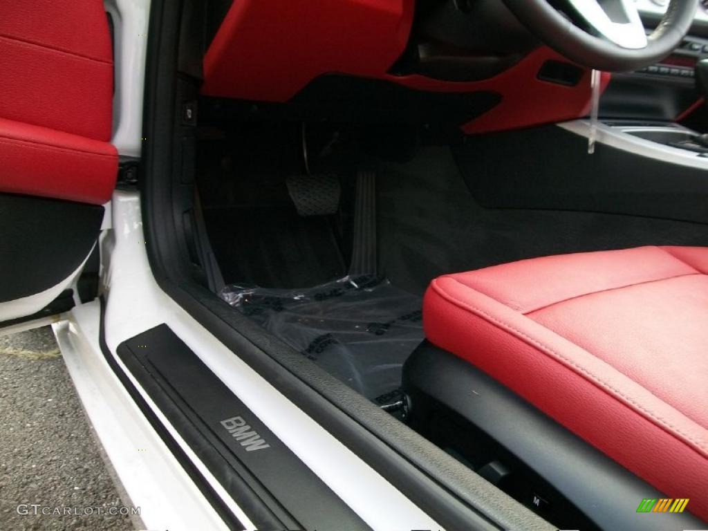 2011 Z4 sDrive30i Roadster - Alpine White / Coral Red photo #11