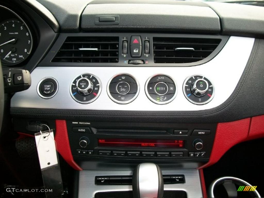 2011 Z4 sDrive30i Roadster - Alpine White / Coral Red photo #17